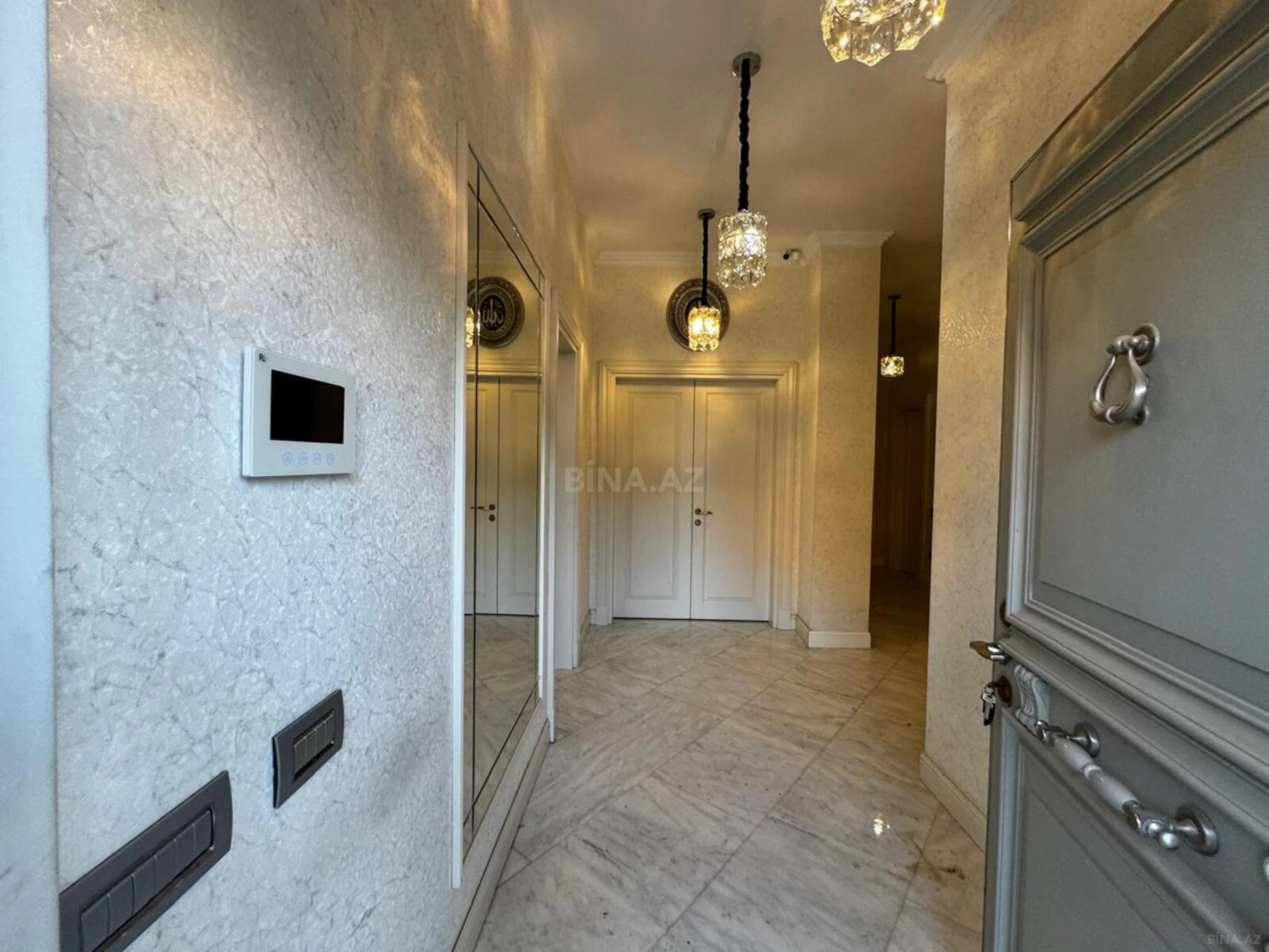 Satılır 6 otaqlı həyət evi 225 m²