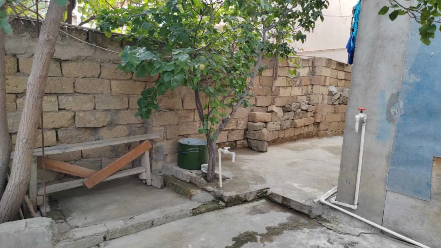 Satılır 6 otaqlı həyət evi 200 m²