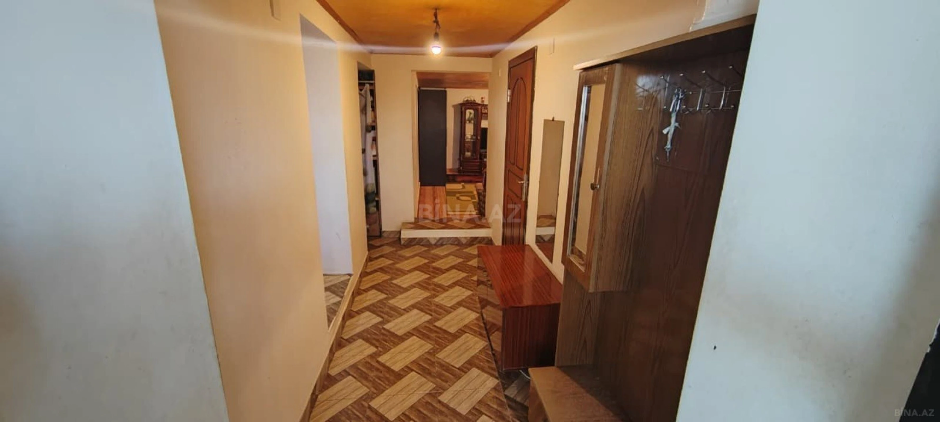 Satılır 6 otaqlı həyət evi 200 m²