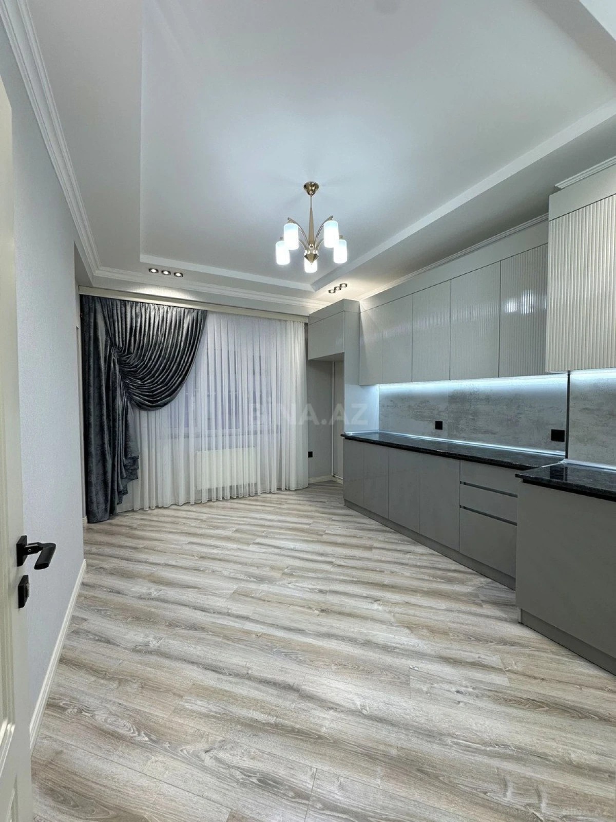 Satılır 3 otaqlı mənzil 98 m²
