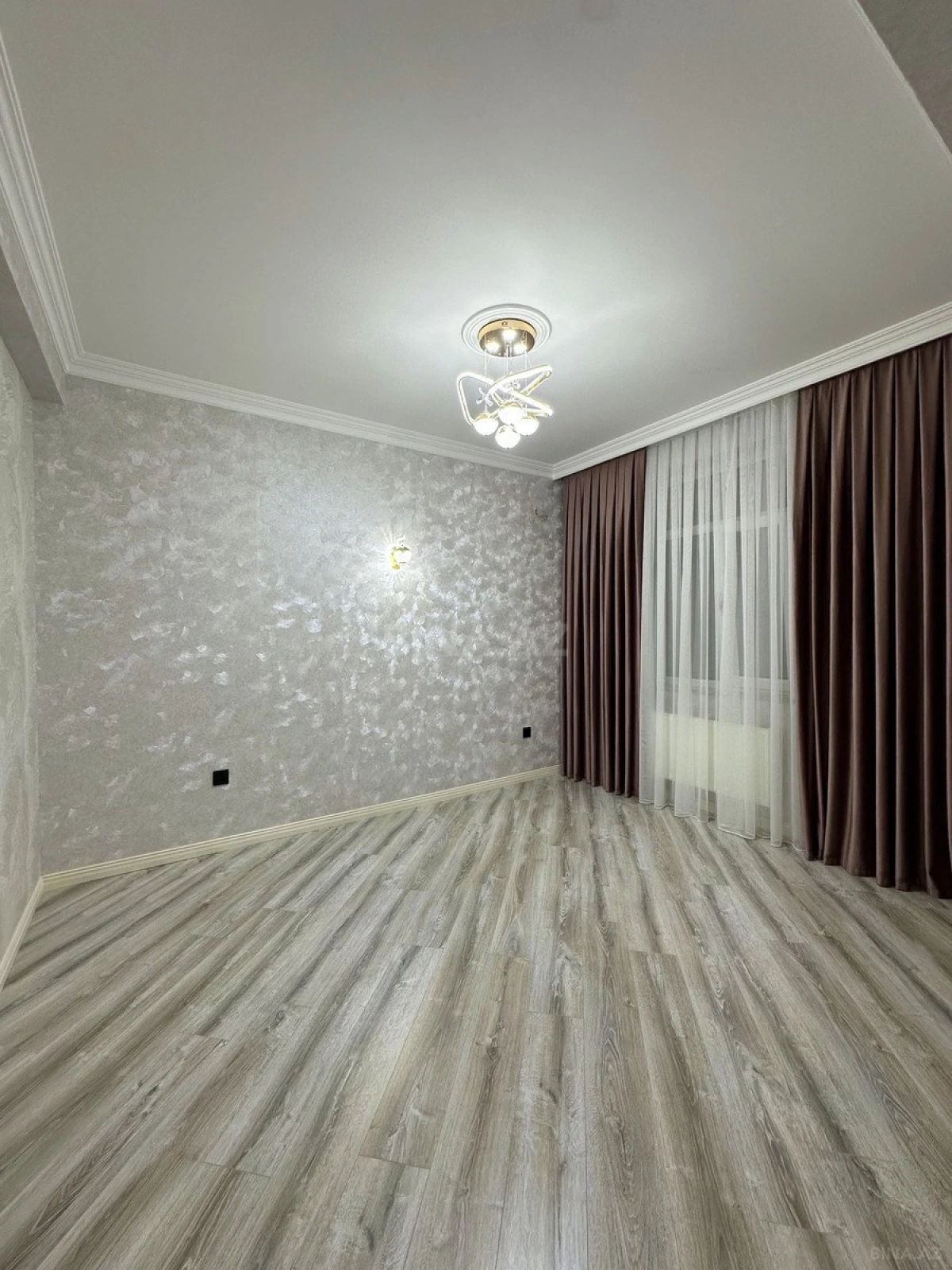 Satılır 3 otaqlı mənzil 98 m²