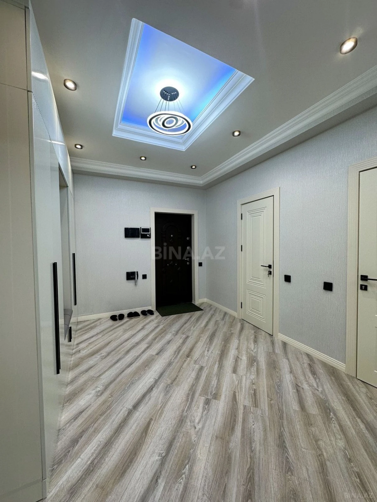 Satılır 3 otaqlı mənzil 98 m²