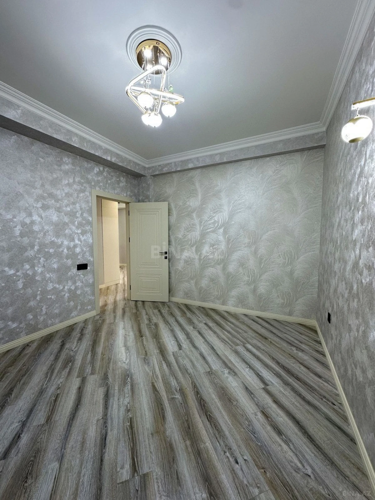 Satılır 3 otaqlı mənzil 98 m²