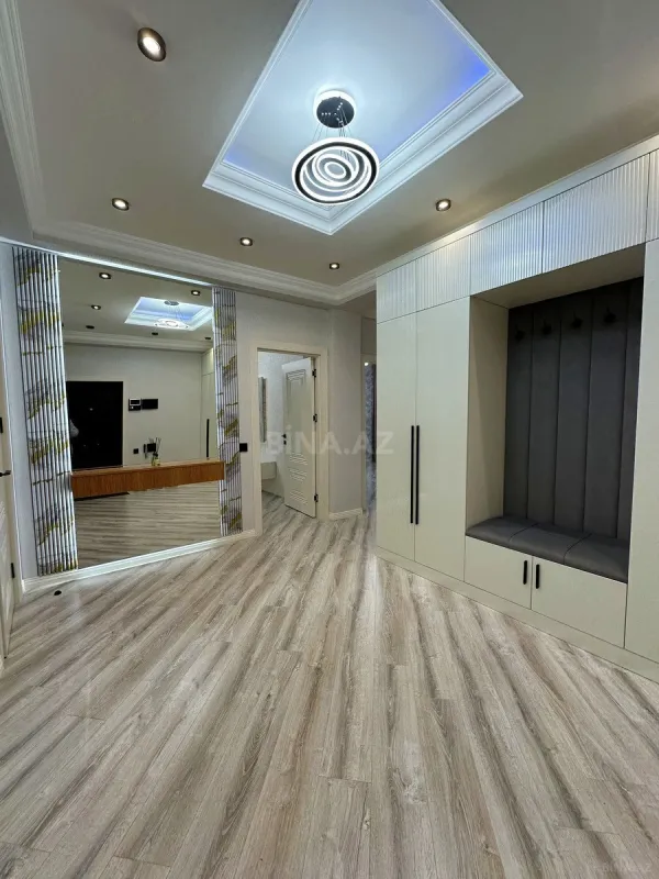 Satılır 3 otaqlı mənzil 98 m²