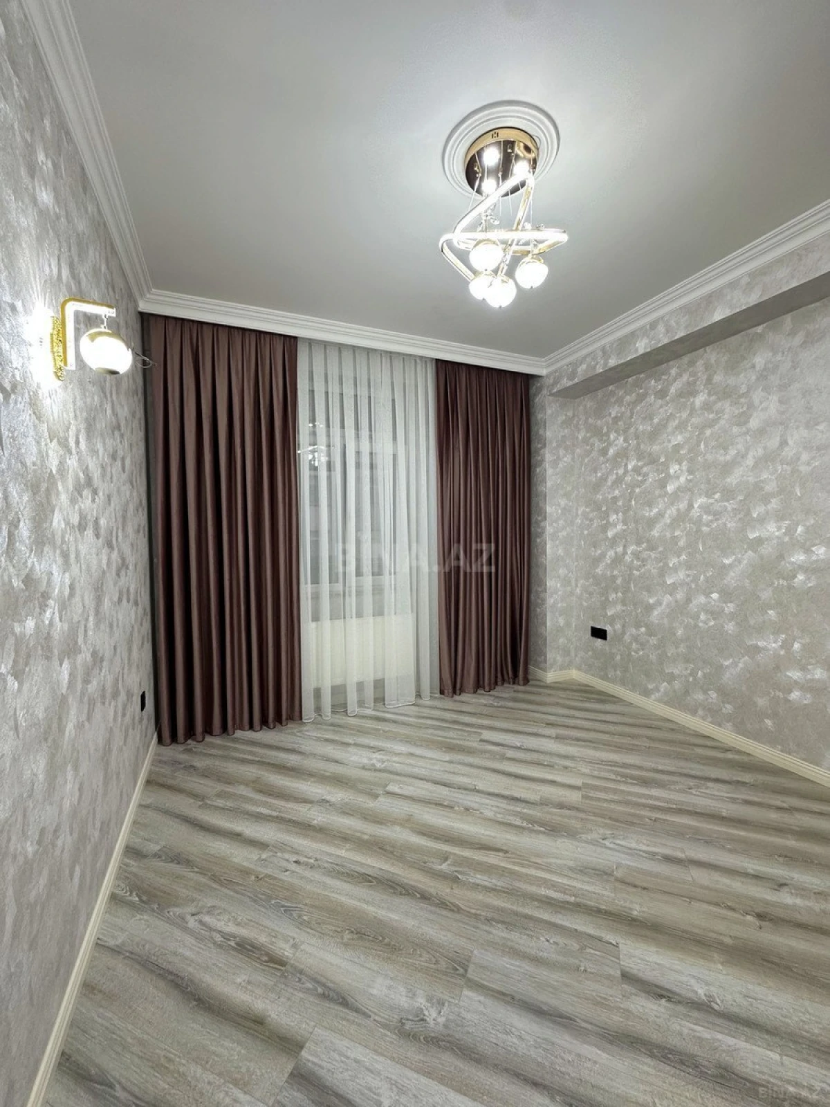 Satılır 3 otaqlı mənzil 98 m²