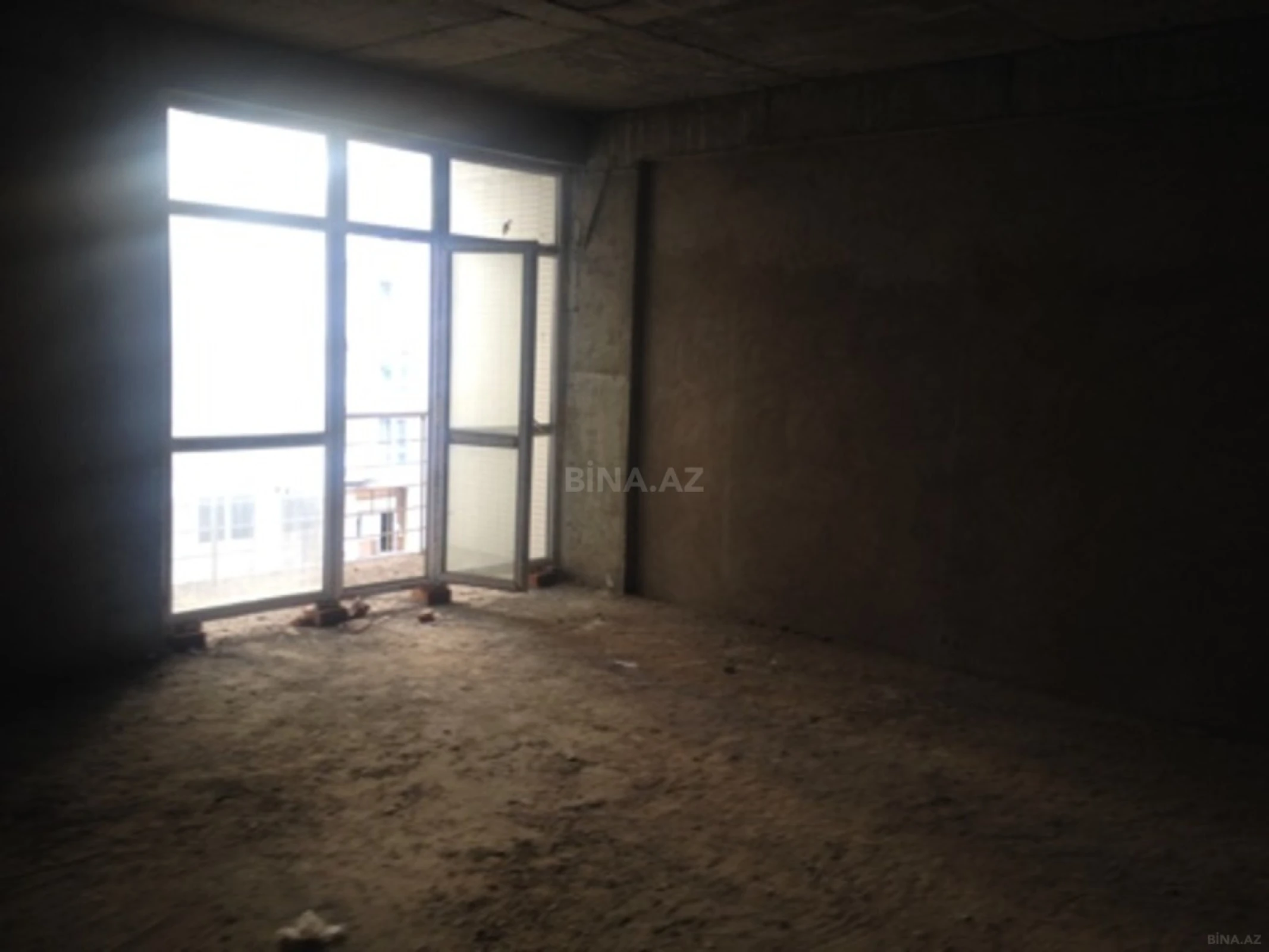 Satılır 3 otaqlı mənzil 168 m²