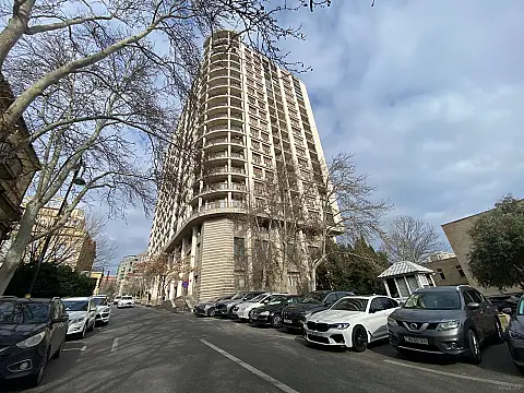 Satılır 3 otaqlı mənzil 168 m² — Bakı, İnşaatçılar 3 otaq 168.00 m²