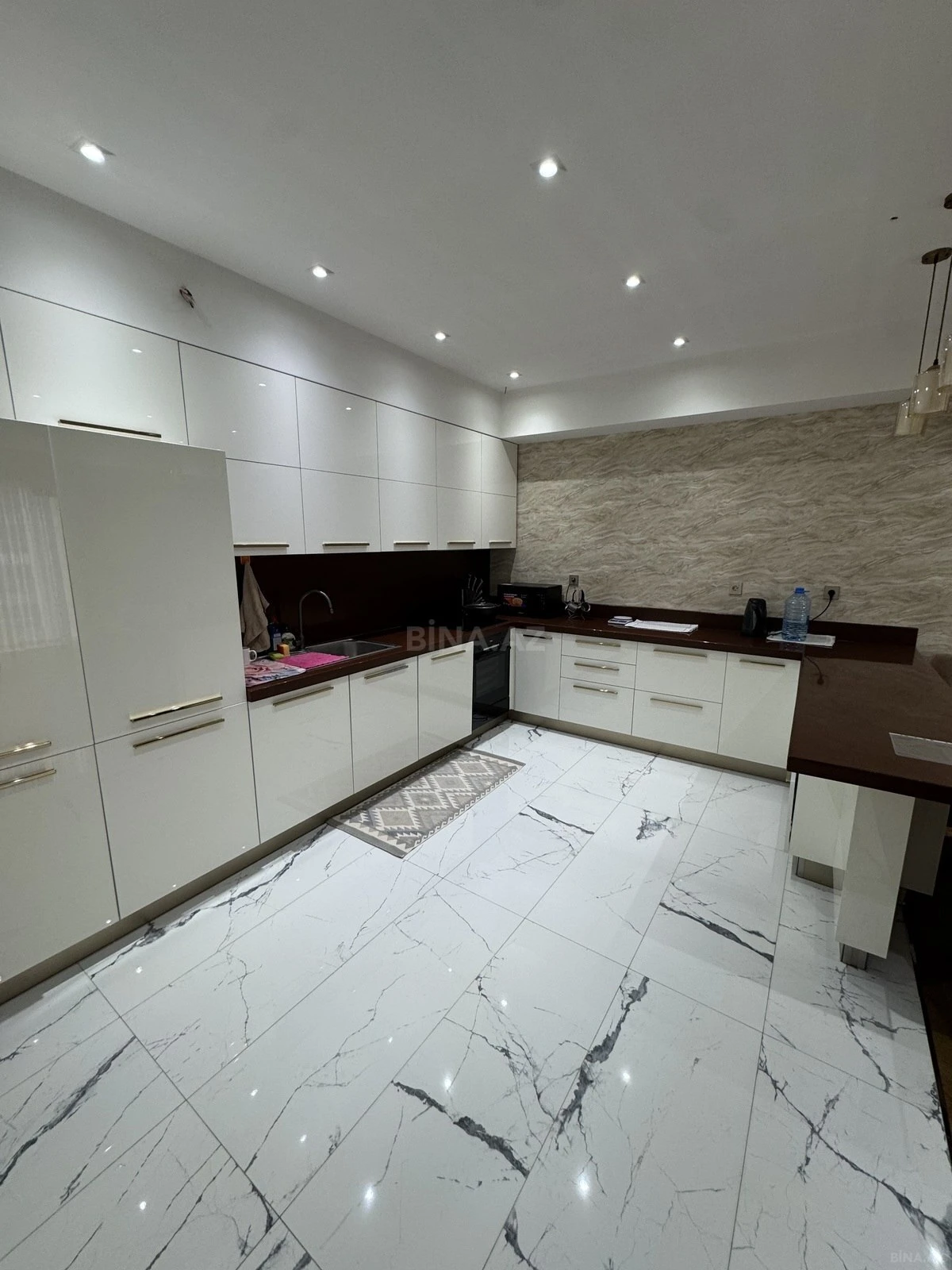 Kirayə verilir 3 otaqlı mənzil 96 m²