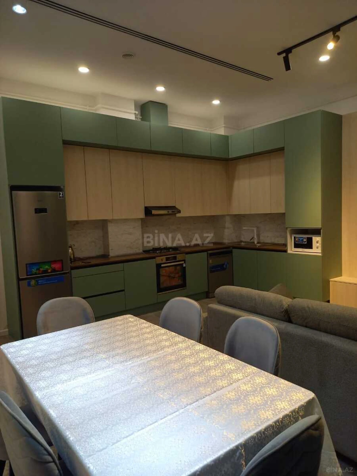 Kirayə verilir 2 otaqlı mənzil 70 m²