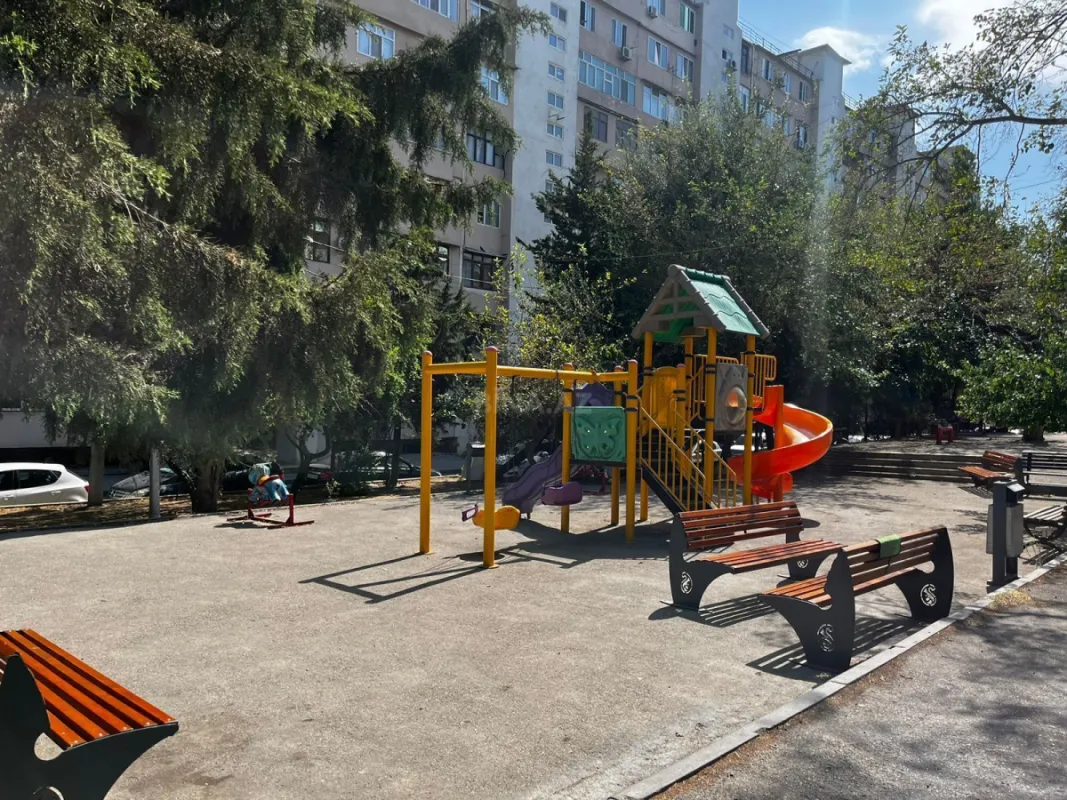 Satılır 4 otaqlı mənzil 100 m²