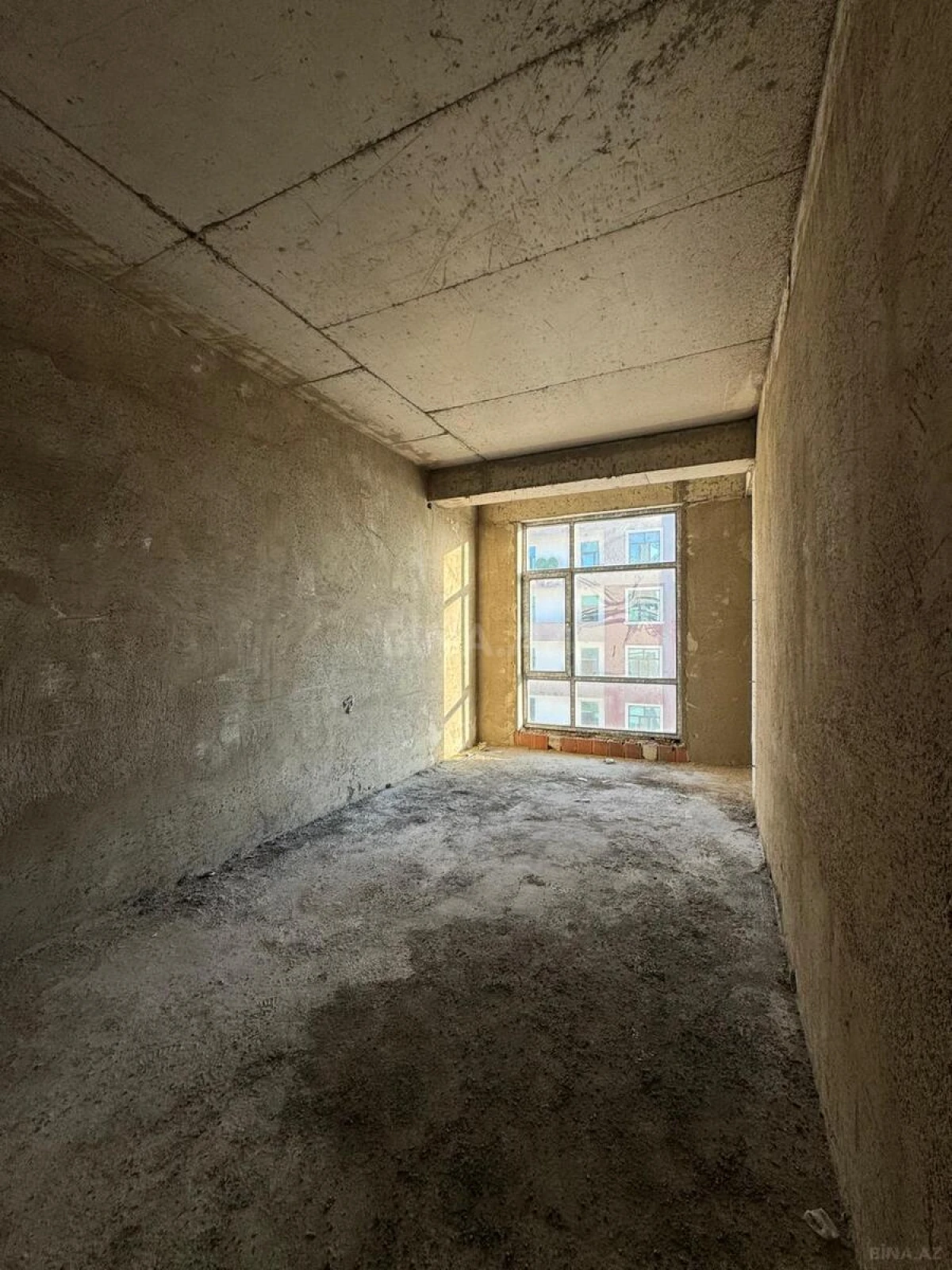 Satılır 3 otaqlı mənzil 156 m²