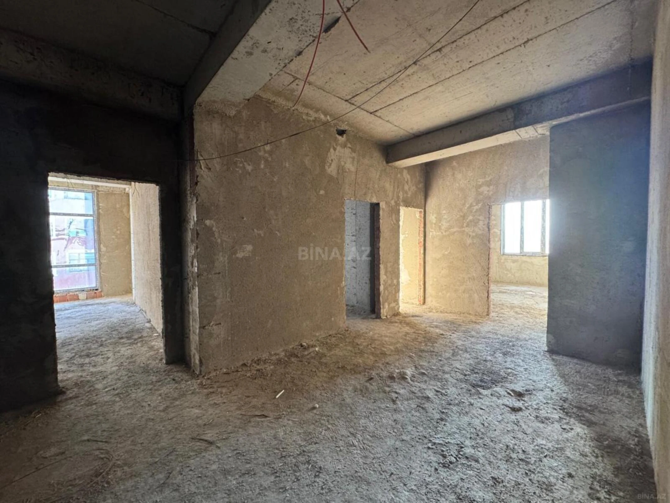 Satılır 3 otaqlı mənzil 156 m²
