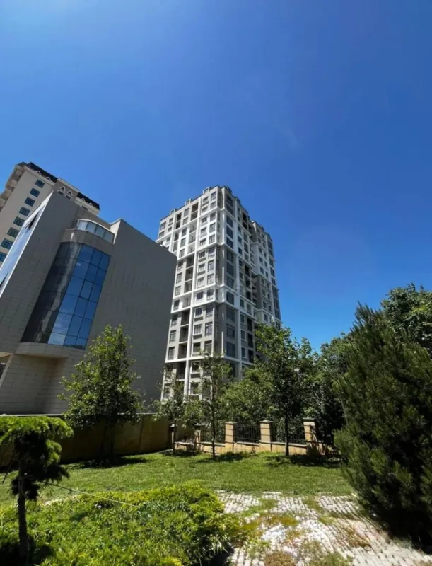 Satılır 3 otaqlı mənzil 156 m²