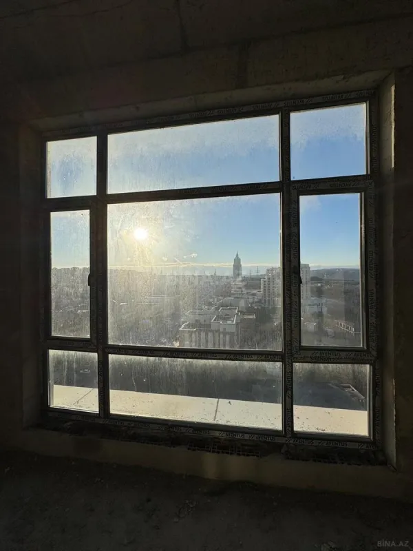 Satılır 3 otaqlı mənzil 156 m²