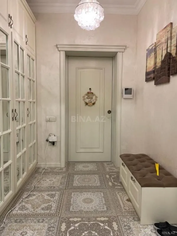 Satılır 4 otaqlı mənzil 168 m²