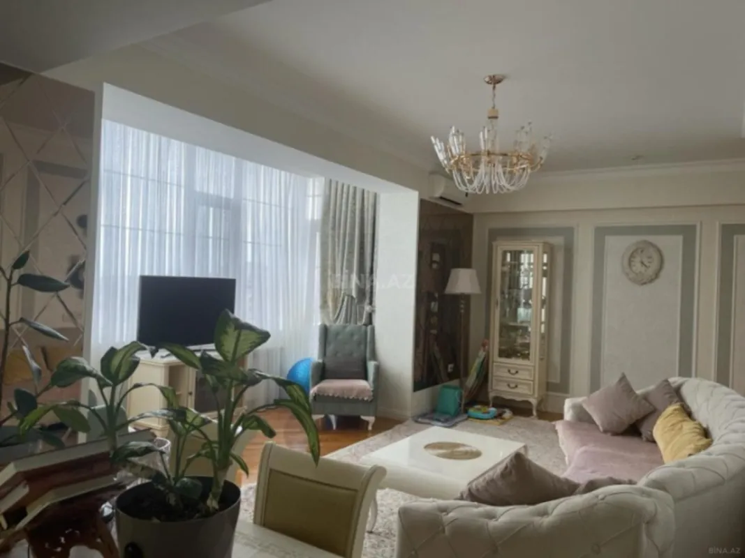 Satılır 4 otaqlı mənzil 168 m²