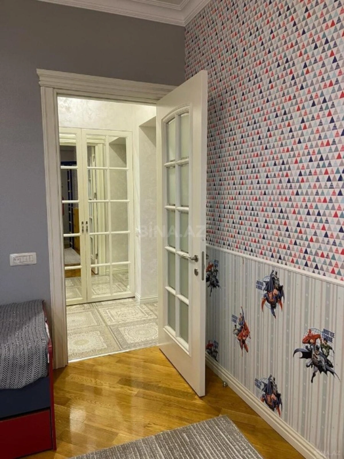 Satılır 4 otaqlı mənzil 168 m²