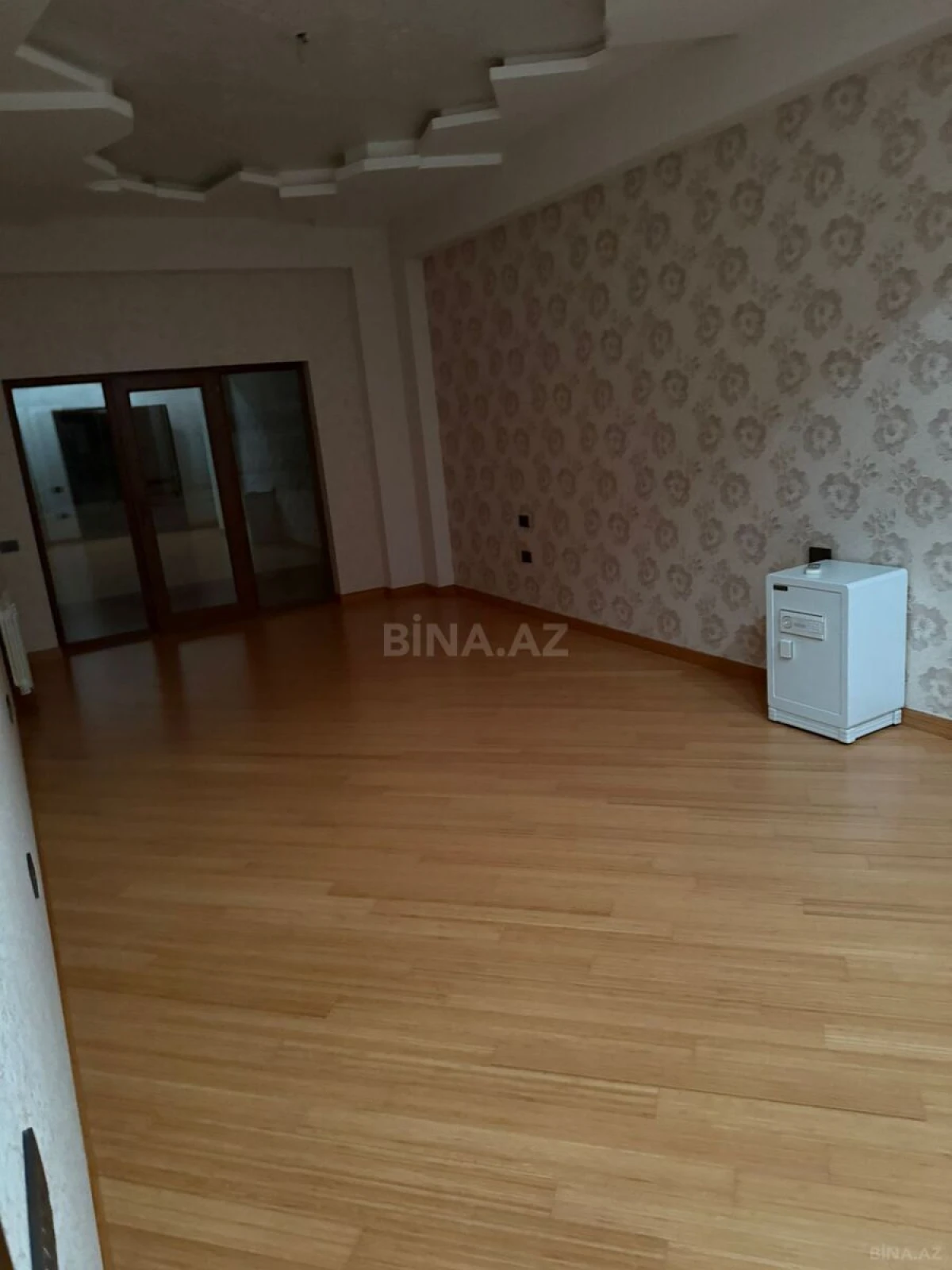 Satılır 5 otaqlı mənzil 316 m²