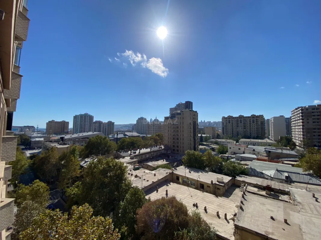 Satılır 5 otaqlı mənzil 316 m²