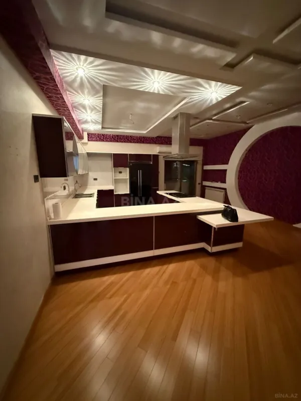 Satılır 5 otaqlı mənzil 316 m²