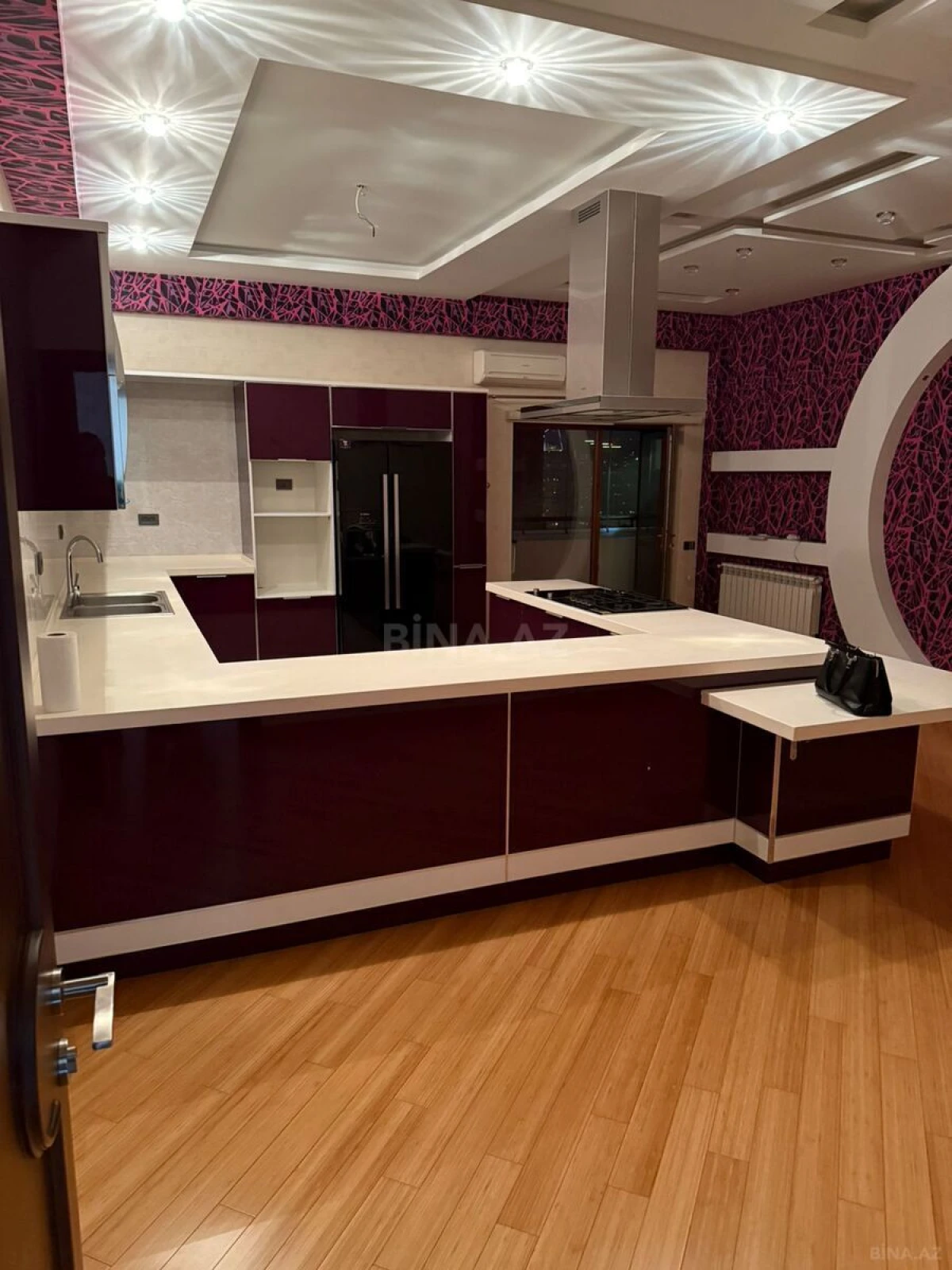 Satılır 5 otaqlı mənzil 316 m²