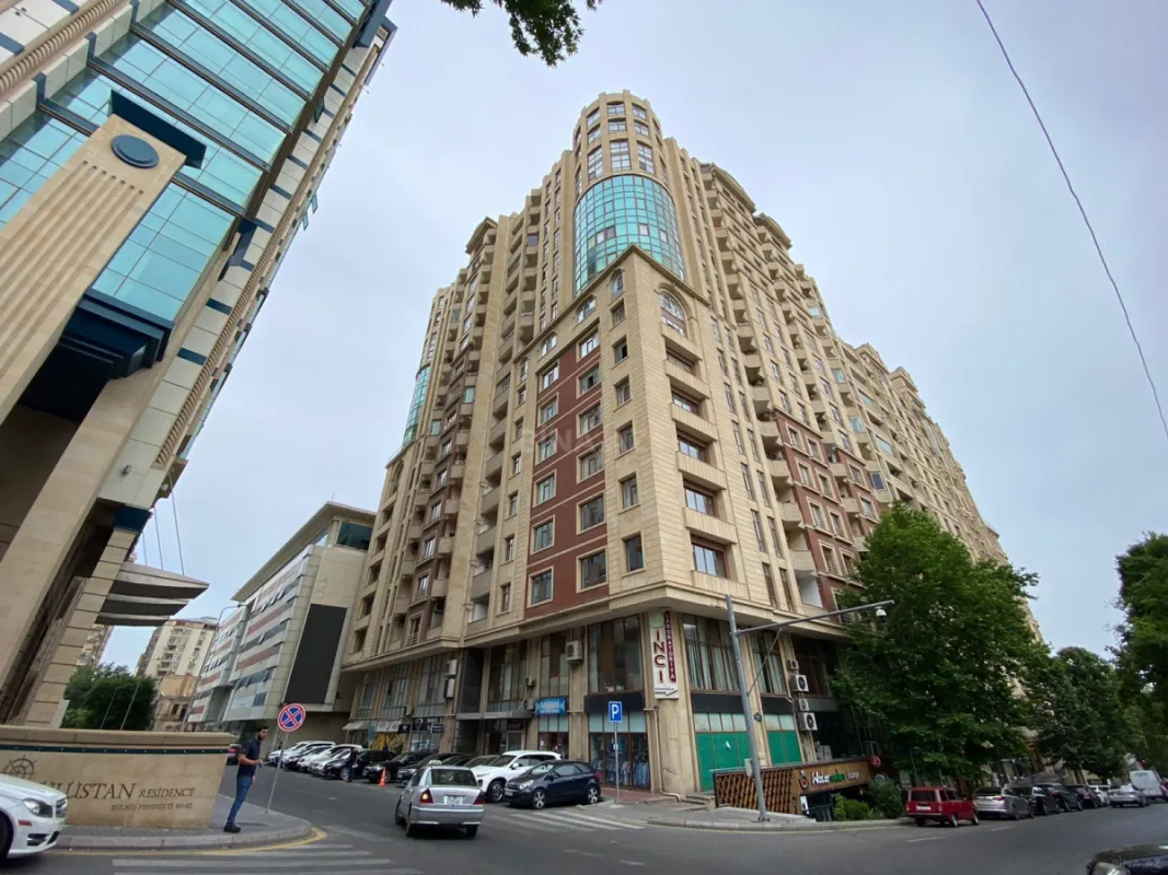 Satılır 5 otaqlı mənzil 316 m²