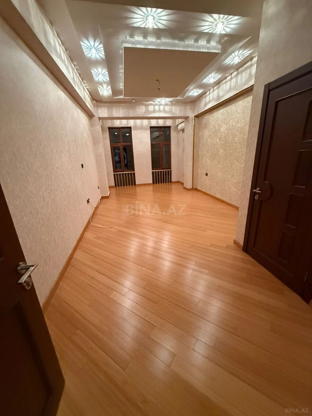 Satılır 5 otaqlı mənzil 316 m²