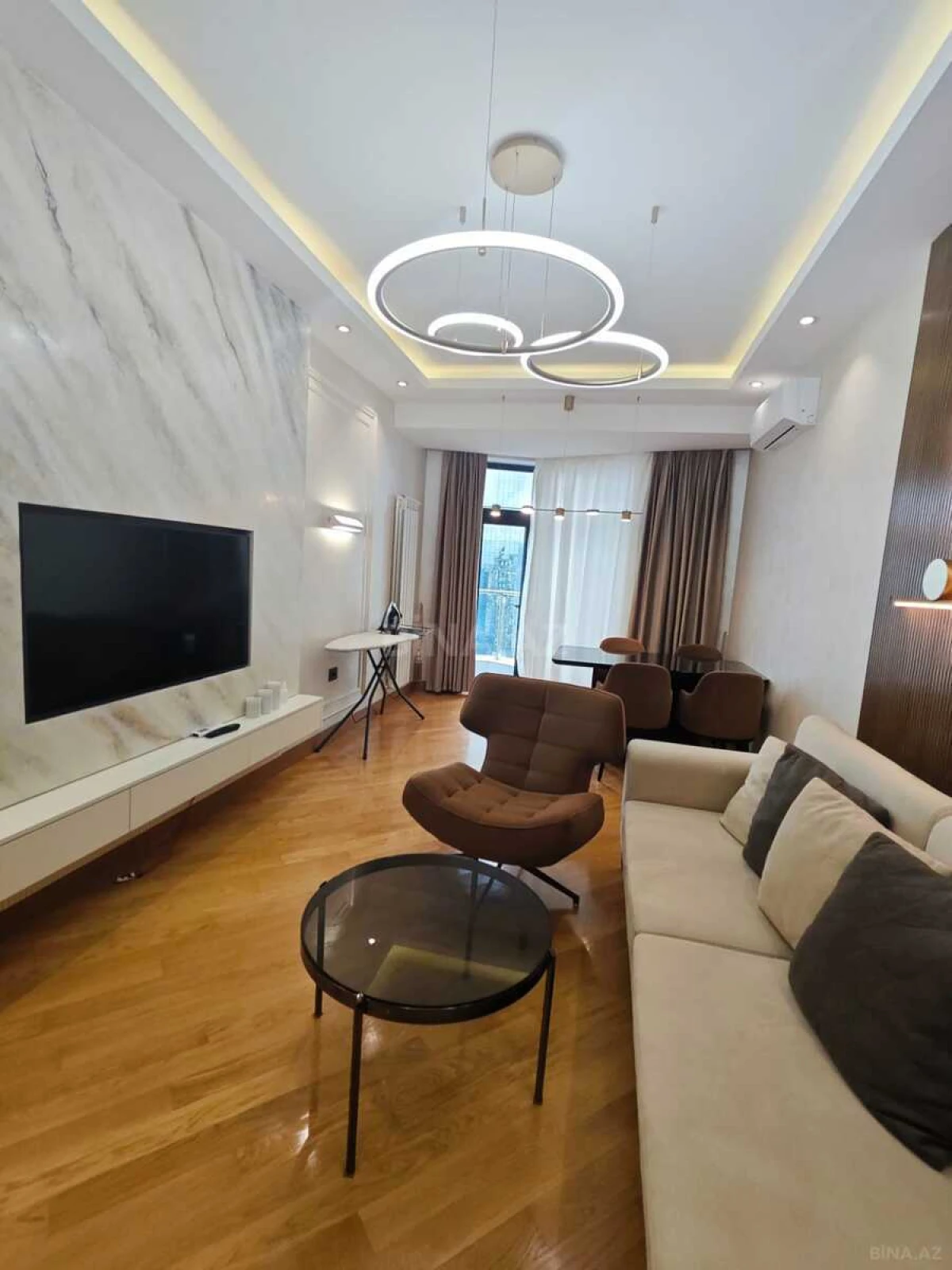 Kirayə verilir 2 otaqlı mənzil 90 m²