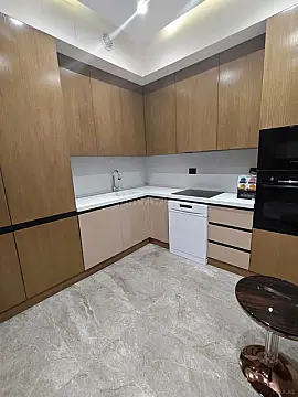 Kirayə verilir 2 otaqlı mənzil 90 m²