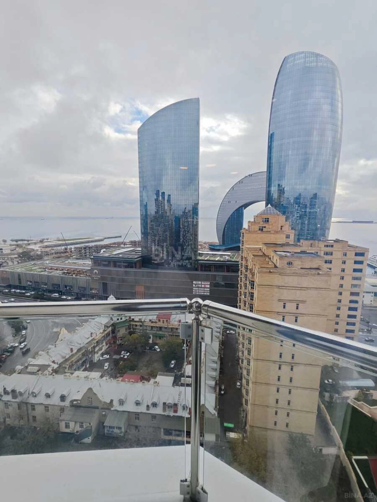 Kirayə verilir 2 otaqlı mənzil 90 m²