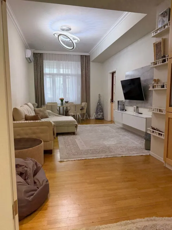 Satılır 2 otaqlı mənzil 87 m²