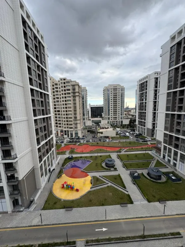 Satılır 4 otaqlı mənzil 175 m²