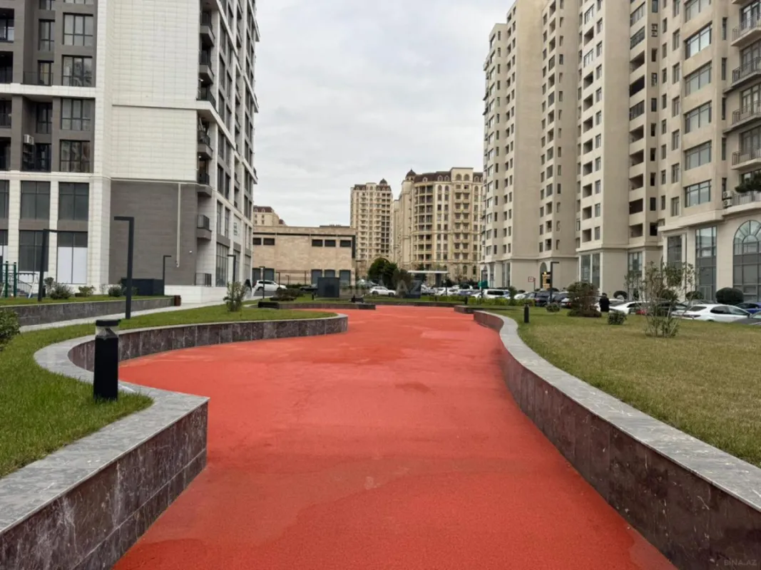 Satılır 4 otaqlı mənzil 175 m²