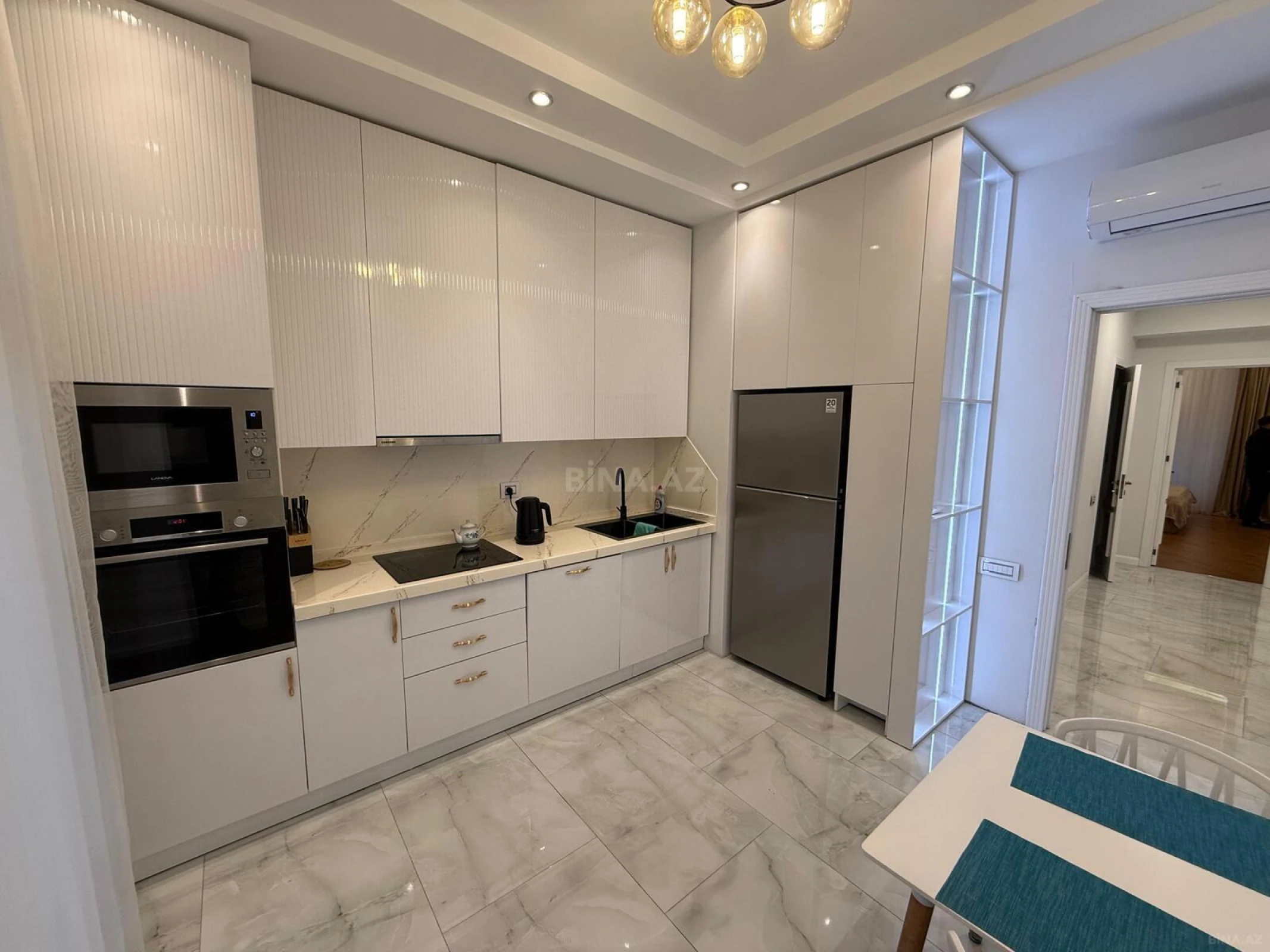 Kirayə verilir 3 otaqlı mənzil 117 m²