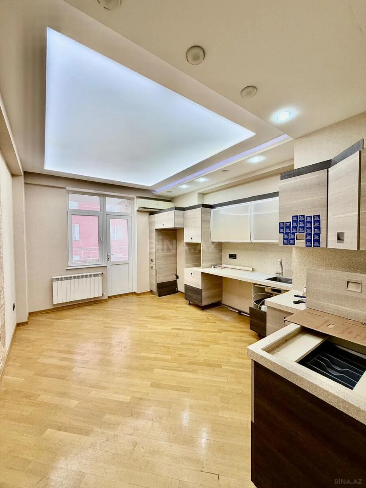 Satılır 3 otaqlı mənzil 136 m²