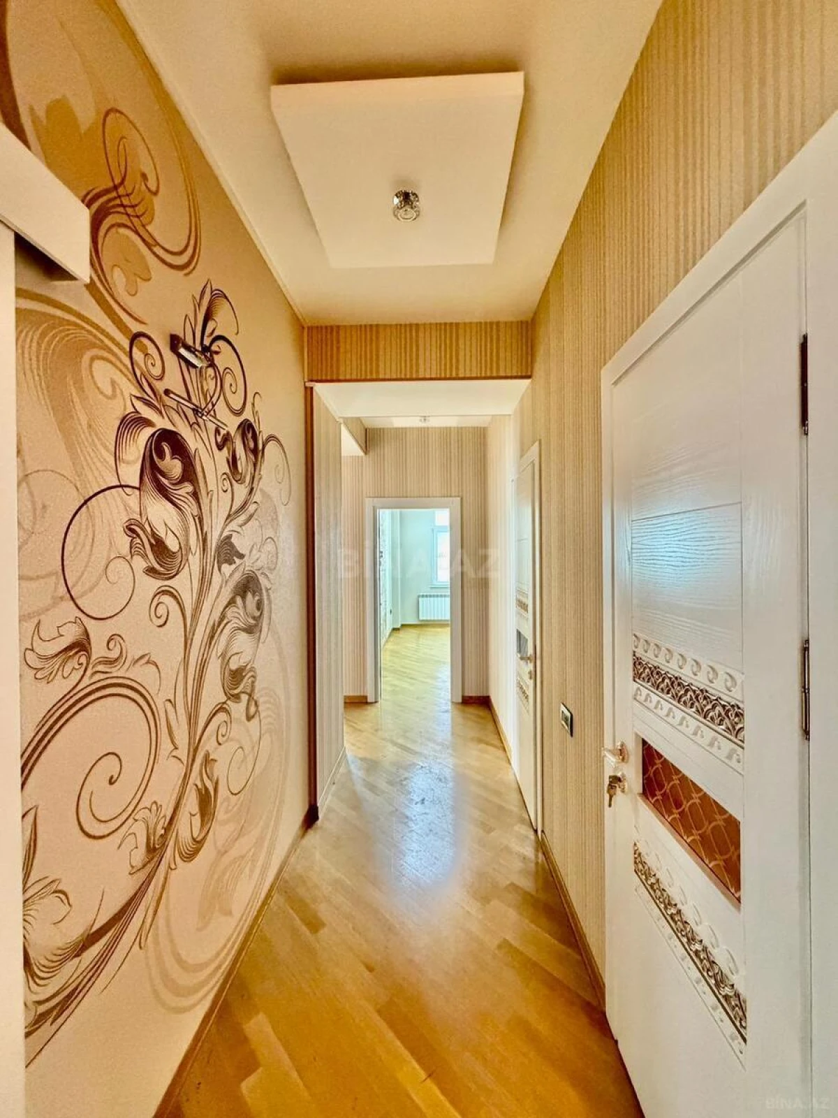 Satılır 3 otaqlı mənzil 136 m²