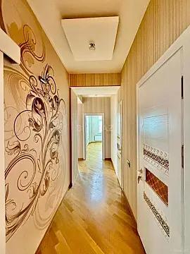 Satılır 3 otaqlı mənzil 136 m²