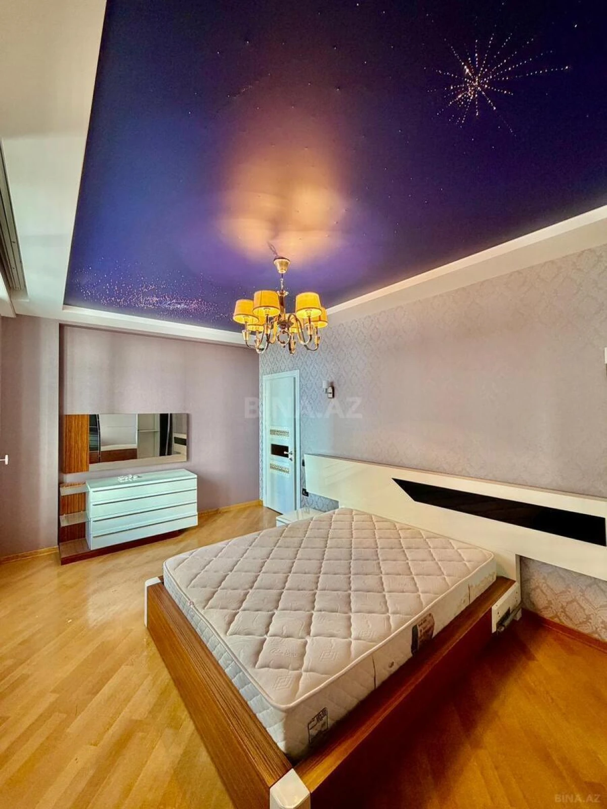 Satılır 3 otaqlı mənzil 136 m²