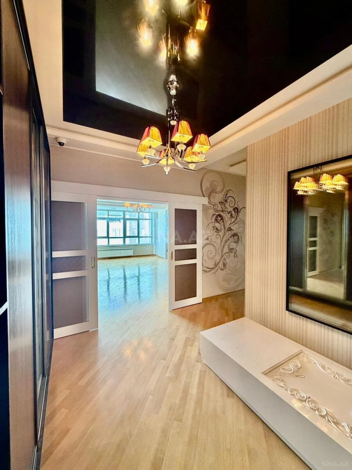 Satılır 3 otaqlı mənzil 136 m²