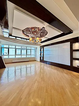 Satılır 3 otaqlı mənzil 136 m²