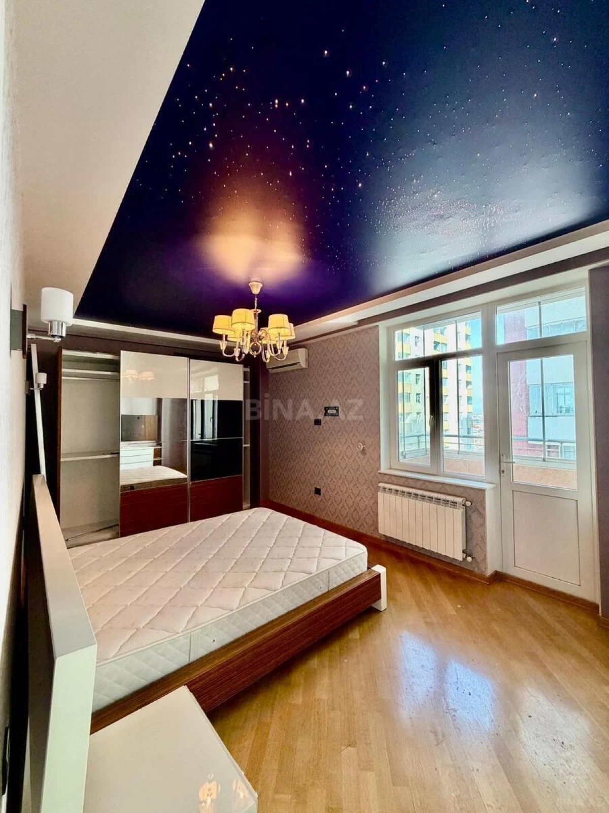 Satılır 3 otaqlı mənzil 136 m²