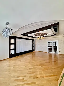 Satılır 3 otaqlı mənzil 136 m²