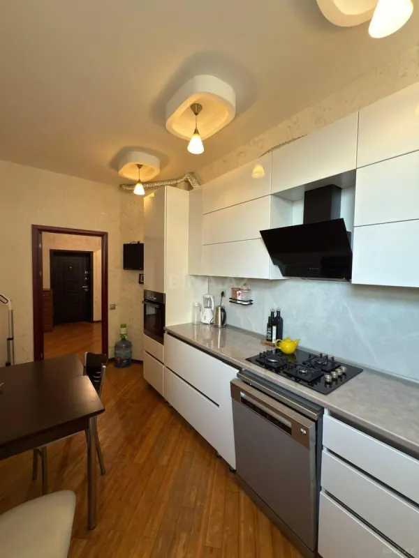 Satılır 4 otaqlı mənzil 110 m²