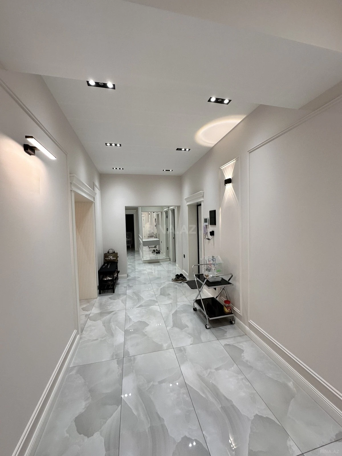 Satılır 4 otaqlı mənzil 170 m²