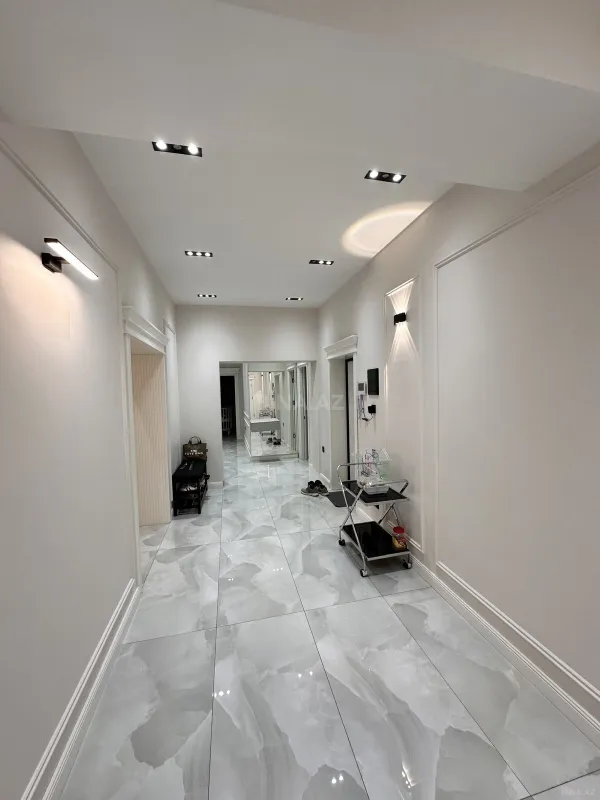 Satılır 4 otaqlı mənzil 170 m²
