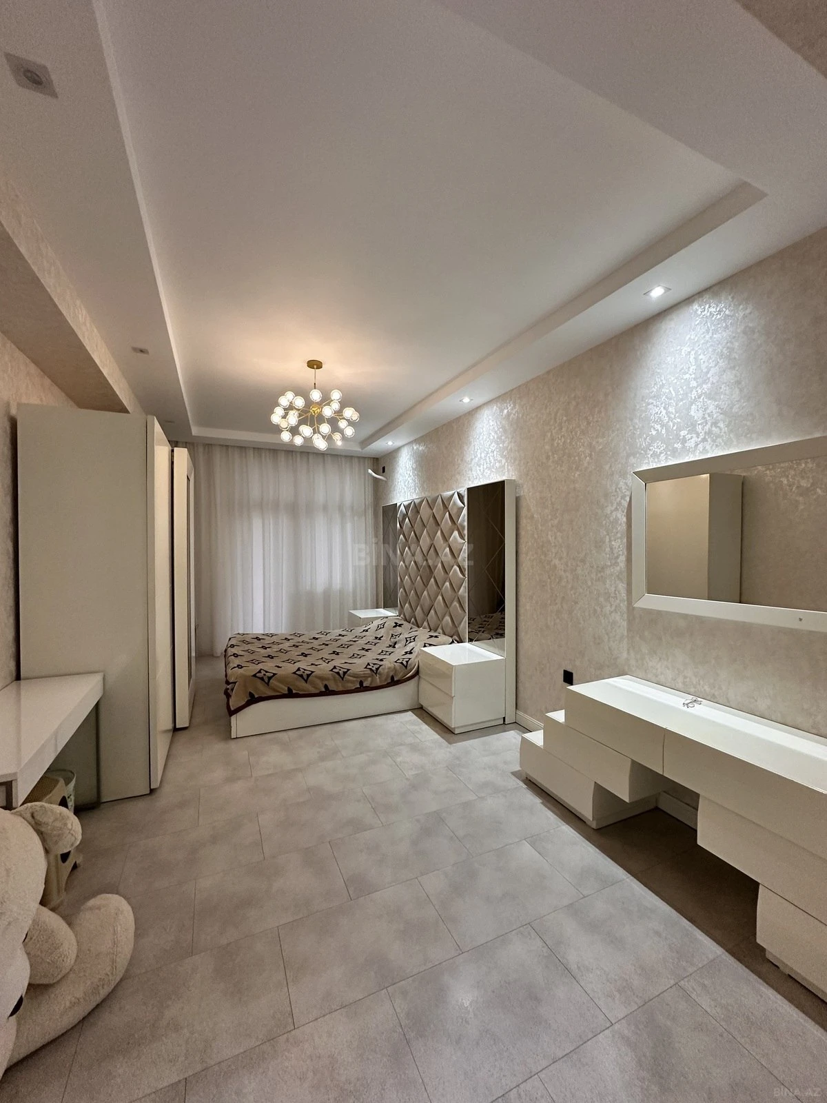 Satılır 4 otaqlı mənzil 170 m²