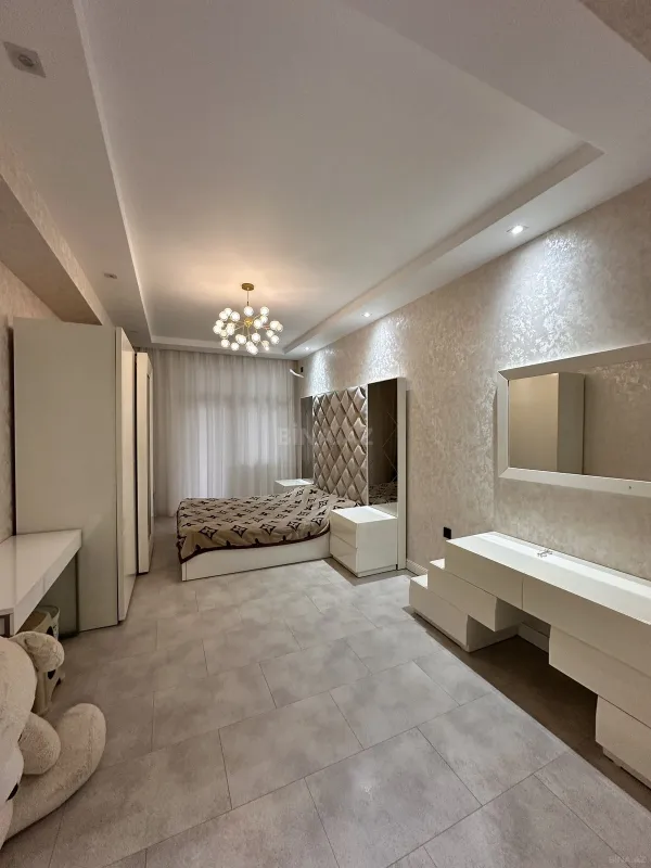 Satılır 4 otaqlı mənzil 170 m²
