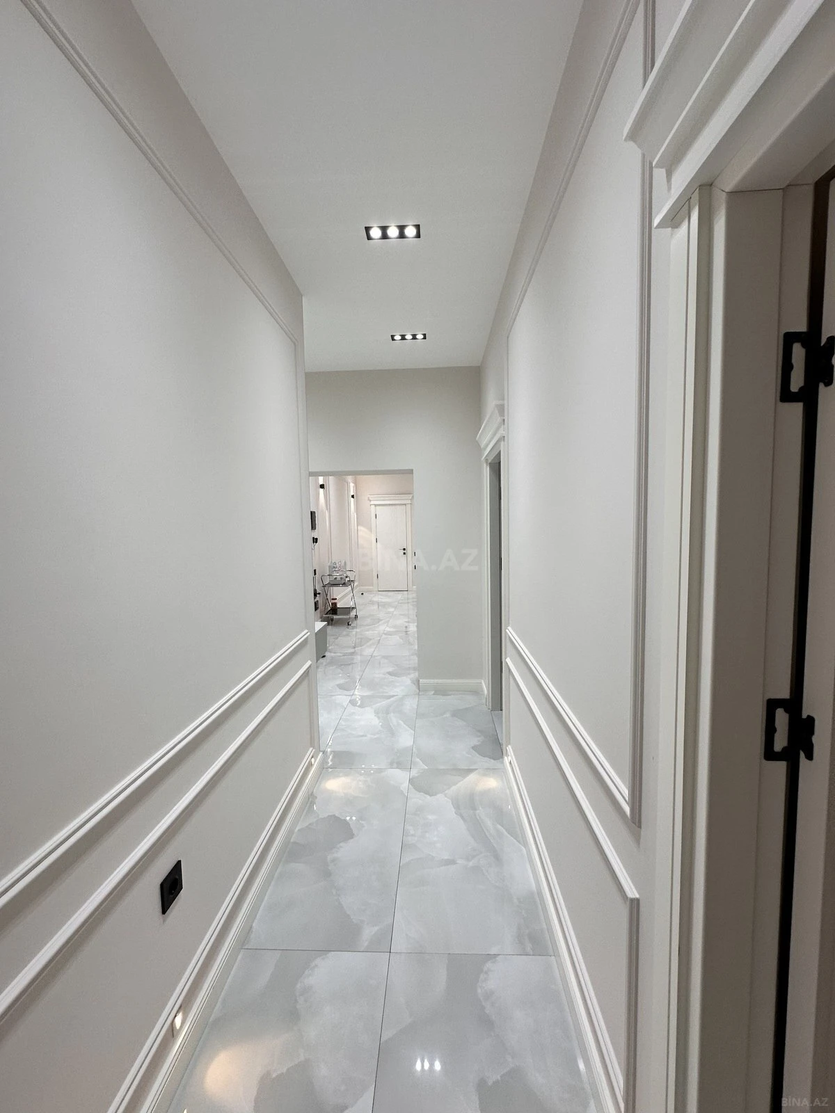 Satılır 4 otaqlı mənzil 170 m²
