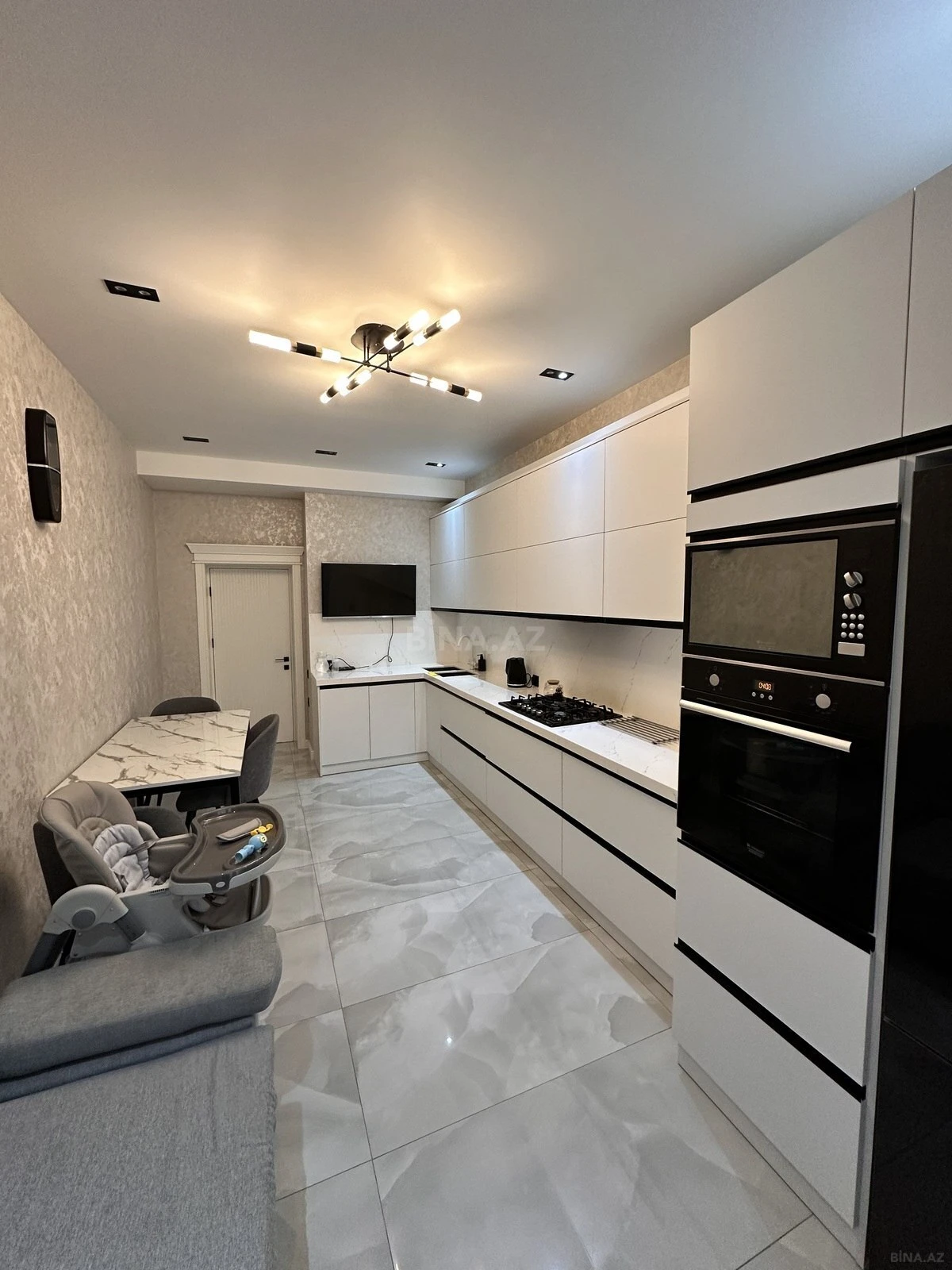 Satılır 4 otaqlı mənzil 170 m²