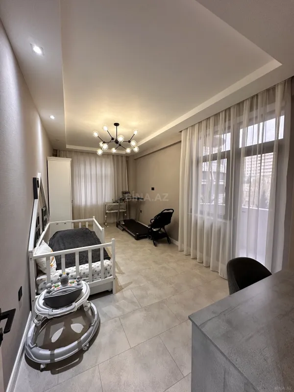 Satılır 4 otaqlı mənzil 170 m²
